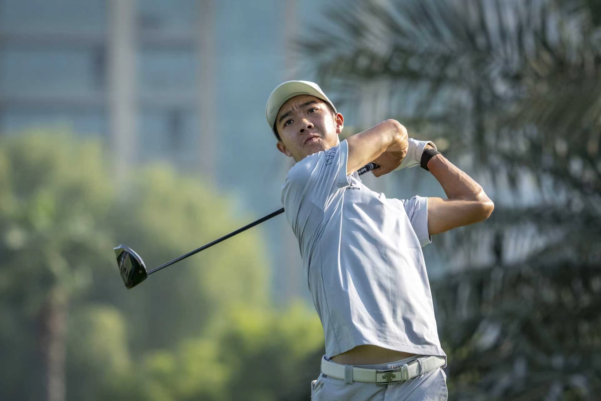 领先, 英尺之内, tenan